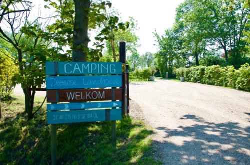 a sign for the entrance to a park at Zeeuwse Landhoeve Safaritent in Brouwershaven