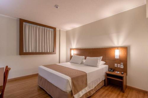 Postel nebo postele na pokoji v ubytování Hotel Caiuá Cascavel