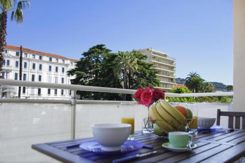 Beau 2 pièces au centre de Cannes - Parking