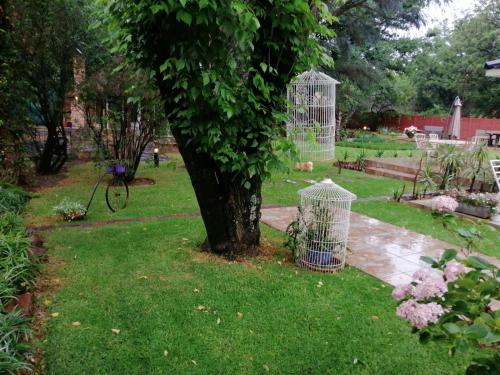 Κήπος έξω από το Azrielle Guesthouse