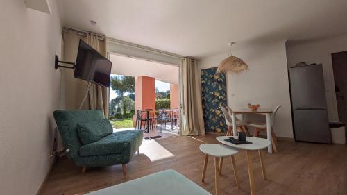 Appartement rez de jardin 4 à 5 personnes CAP ESTEREL