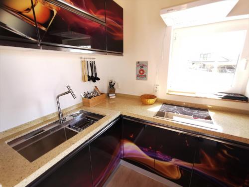 Una cocina o zona de cocina en Ferienhäuser-Klapproth