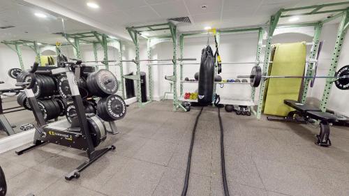 a fitness room with a gym with equipment in it at For Students Only iQ Signal Place Nottingham in Nottingham