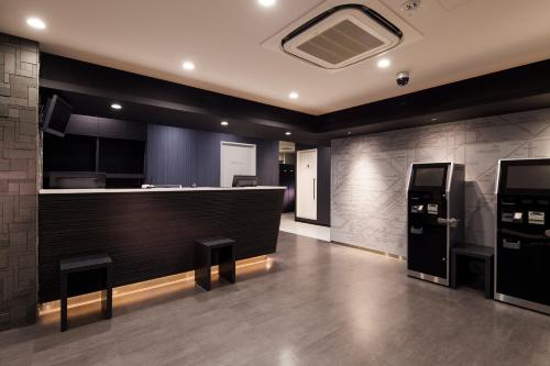 a restaurant with a bar with two soda machines at Tokyo Ariake Bay Hotel in Tokyo