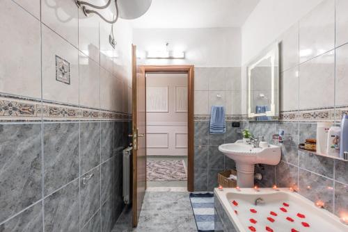 Aria Seaside Tranquility Apartmentsにあるバスルーム