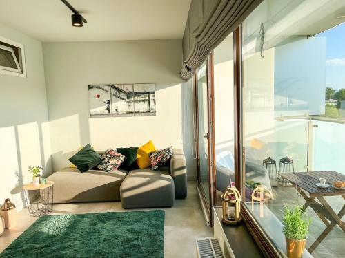 Posezení v ubytování Wygodny apartament 601, sauna, bilard, siłownia, sala zabaw dla dzieci