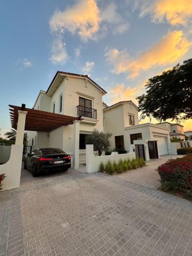 Luxury Paradise 7 Bedroom Plus Maids Villa