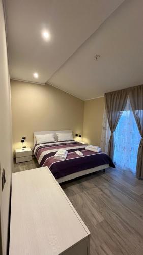 a bedroom with a large bed in a room at Belvedere Vallata Affitti brevi in Vallata