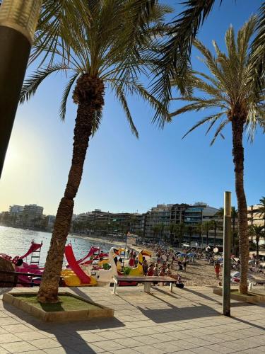 Acogedor bajo en playa del cura