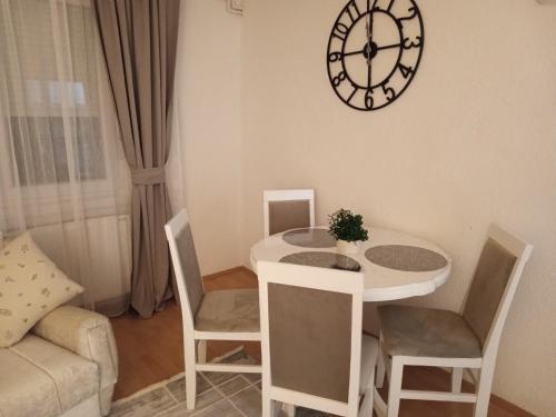 Φωτογραφία από το άλμπουμ του Apartman Milosavljević σε Železnička Stanica Ćele Kula