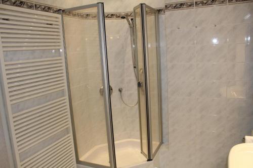 Bilik mandi di M&M Park Hotel