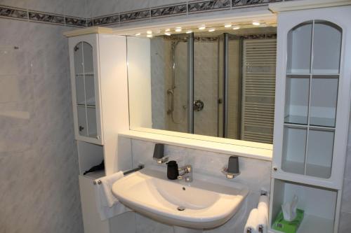 Bilik mandi di M&M Park Hotel