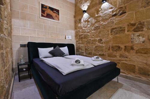 a bedroom with a bed with towels on it at Kastell x Casa Jorge in Victoria