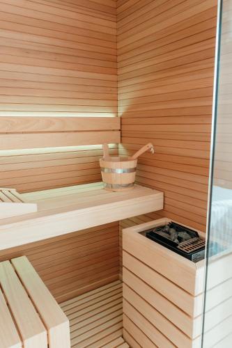 a sauna with a bench and a bucket in it at Wine & Wellness in Villalta