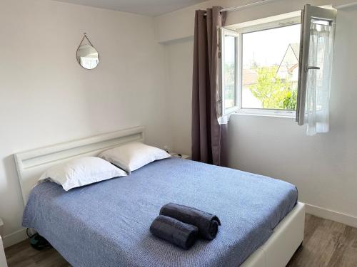 Ένα ή περισσότερα κρεβάτια σε δωμάτιο στο Appartement calme à 20 min de paris et 7’ d Orly