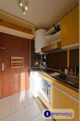 Dapur atau dapur kecil di Studio in Auron