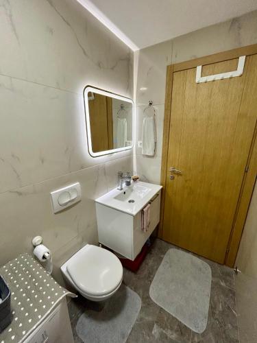 O baie la G4 Apartment