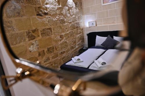 a mirror reflection of a bed in a room at Kastell x Casa Jorge in Victoria