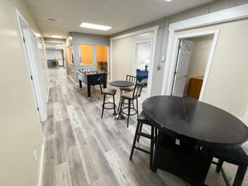 Χώρος καθιστικού στο 1 Bedroom, 1 Bath, Ranch Style