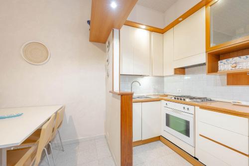 a kitchen with white cabinets and a counter top at Venice Marine - 10 minuti da Venezia in Mestre