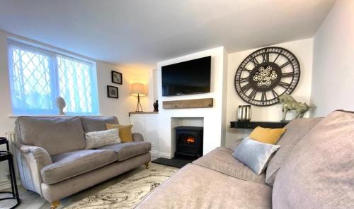 a living room with a couch and a fire place at Cosy cottage, 5 min to the beach in Caister-on-Sea
