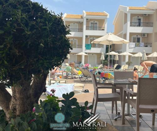 Un balcón o terraza en Maistrali Hotel Zante