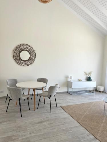 a dining room with a table and chairs at New villa Caribbean Pearl in Willemstad