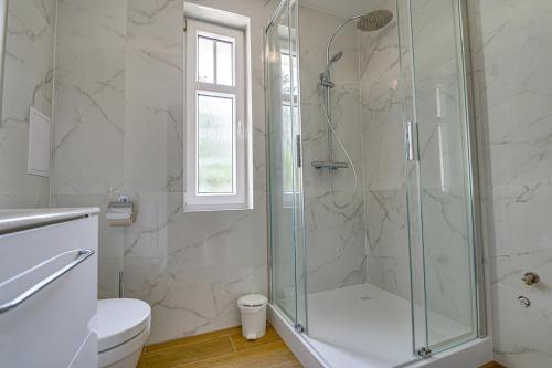 a bathroom with a glass shower with a toilet at 2B 3 rooms 43,06qm apartment newly renovated, 5 beds in Schwedt