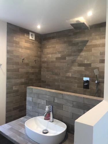a bathroom with a sink and a shower at Maison rénovée - jacuzzi et cheminée in Saint-Samson-de-la-Roque