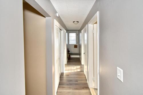 Φωτογραφία από το άλμπουμ του 2 Bed, 1 Bath, Upper Level Unit σε Chesterfield
