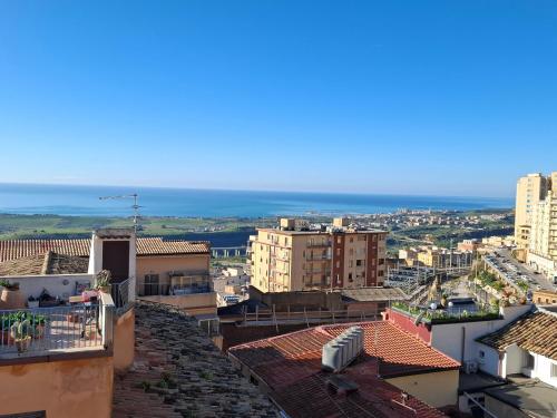 Vista generica sul mare o vista sul mare dall'interno del bed & breakfast