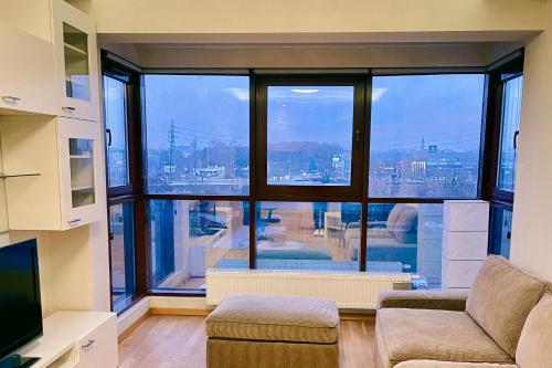 Een zitgedeelte bij No̱410 City View Apartment & free private parking