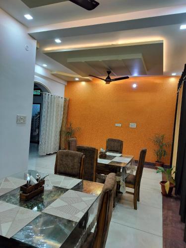 a dining room with a table and chairs at Shree Nanda Guest House in Varanasi