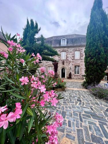 Κήπος έξω από το Le Logis de la Providence -12 pers -Bourg Allassac