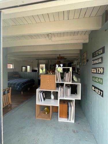 a room with a book shelf and a bed at Holiday cottage de Garage Inn in Hank