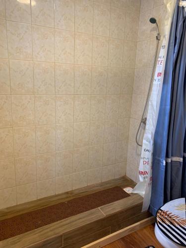 Un baño de Cabañas Apatere