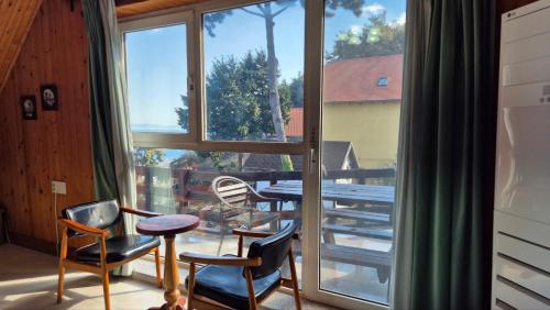a room with chairs and a table and a large window at 남해 독일마을 요하네스펜션 in Namhae