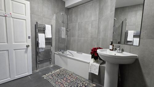 a bathroom with a sink and a toilet and a bath tub at Soho Guest House Room 6 in London