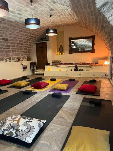 a room with a bunch of yoga mats on the floor at Domaine des hauts de Vernon in Vernon