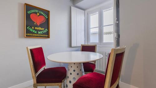 Stylish 1BDR Apt in Bairro Alto by LovelyStay