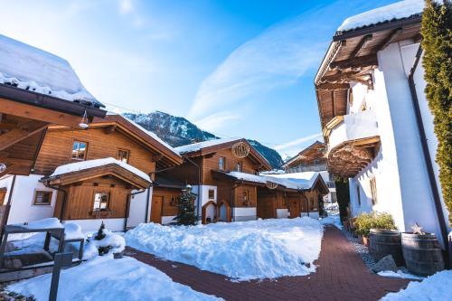 Dorfchalets & Apartments - in Kaprun centre including FREE entry Tauern Spa and Summer Card photo 3