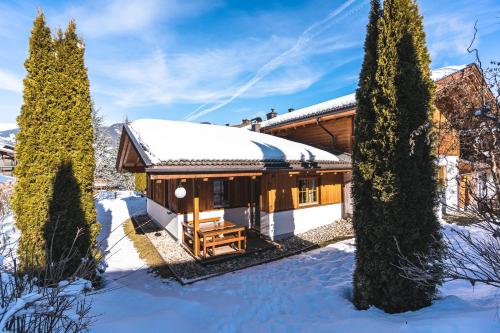 Dorfchalets & Apartments - in Kaprun centre including FREE entry Tauern Spa and Summer Card durante el invierno