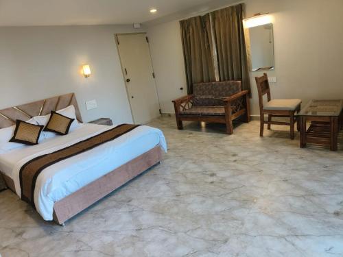 Ένα ή περισσότερα κρεβάτια σε δωμάτιο στο The Cozy Clouds Hill Stay