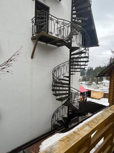 a fire escape on the side of a building at Готельний комплекс Парламент, Яблуниця in Yablunytsya