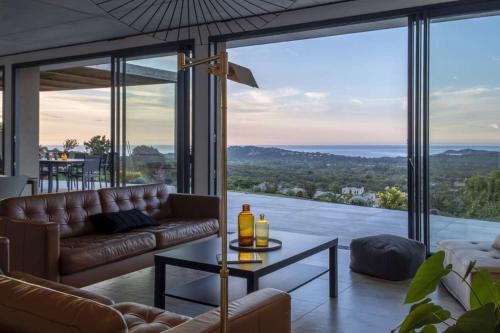 family villa, beautiful open sea view & scrubland