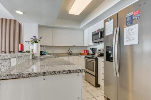 Φωτογραφία από το άλμπουμ του Pool and Hot Tub Access at Oceanfront Resort Condo! σε Myrtle Beach