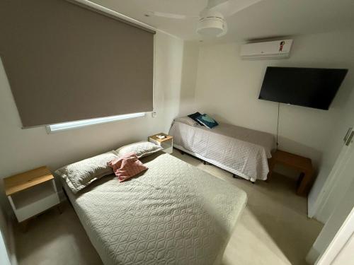 Ένα ή περισσότερα κρεβάτια σε δωμάτιο στο Casa duplex Cabo Frio, em frente à praia do Peró