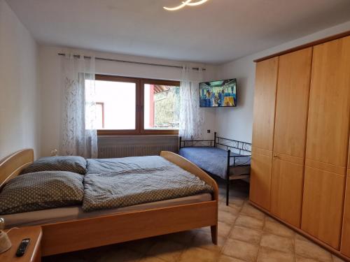 En eller flere senge i et værelse på Zur Alten Burg