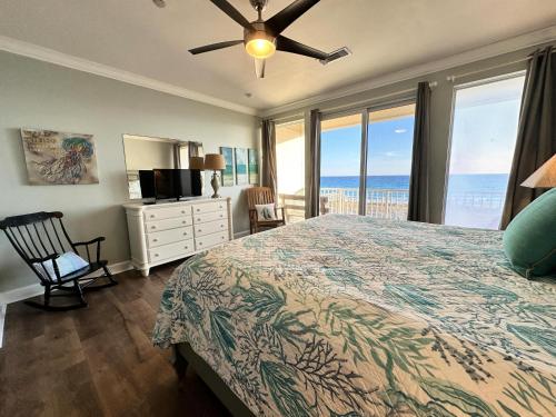 En eller flere senge i et værelse på Beachview 11