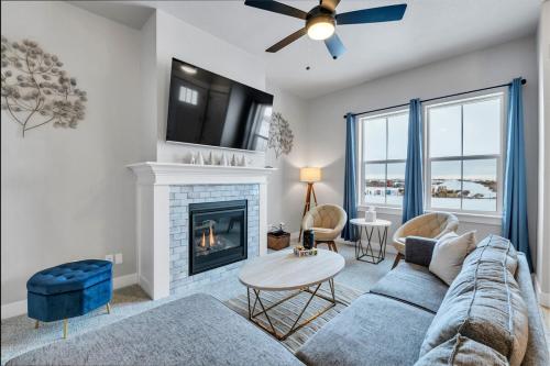 a living room with a couch and a fireplace at Lovely Townhome at the TPC Golf Course in Berthoud
